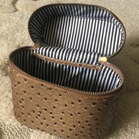 Pebbled Leather Bucket Bag NWOT - Picture 3 of 4